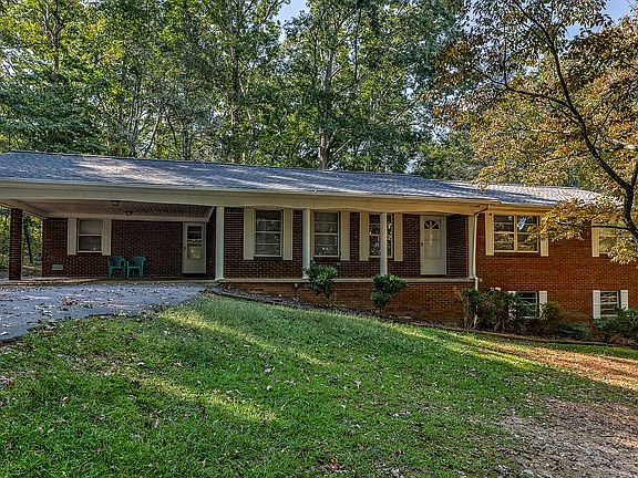 Another picture of front of house.