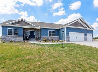 1909 Littlefield Ln, Mahomet, IL 61853