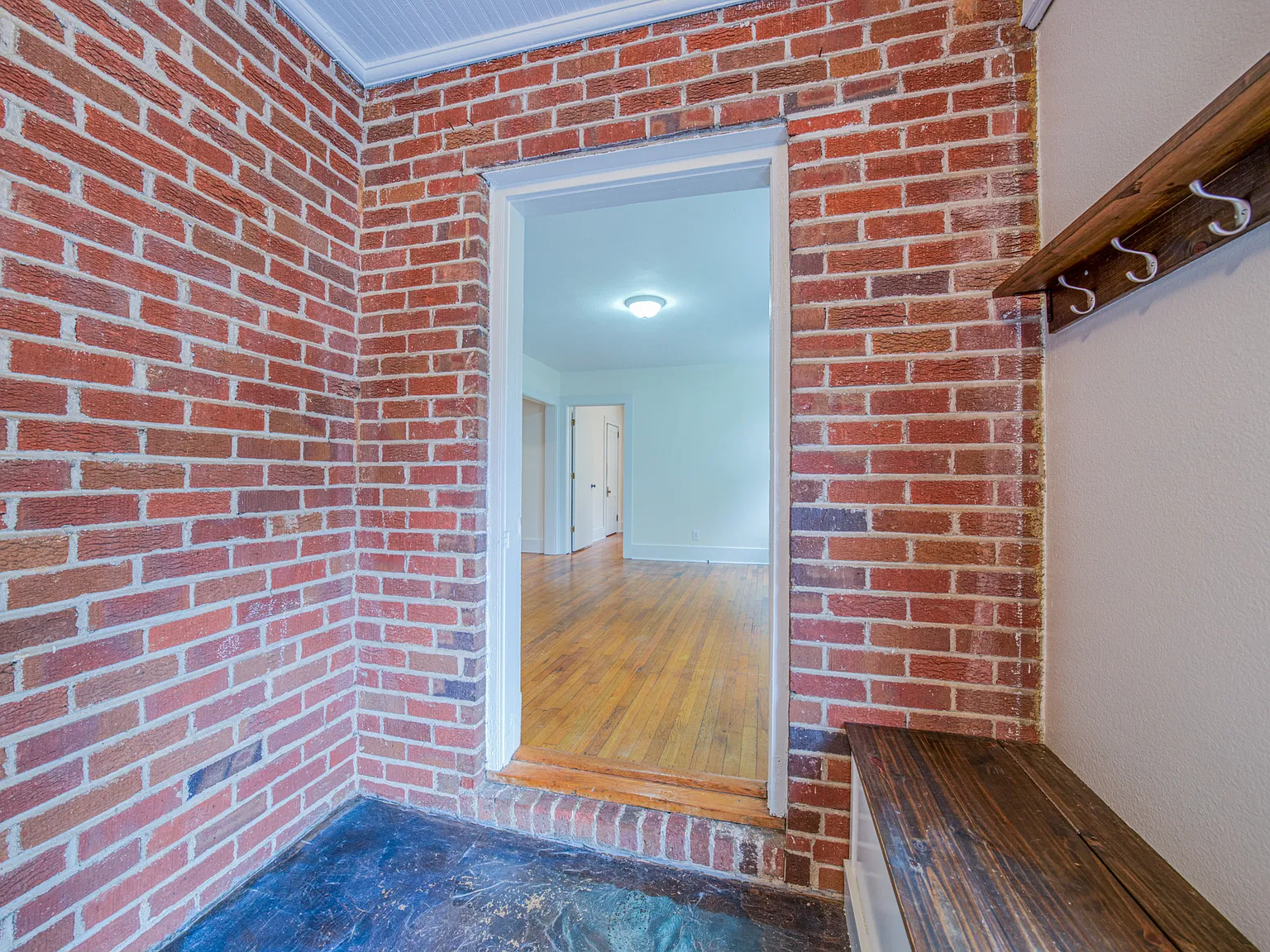 3 bed, 919 sqft, $2,000 — Photo 4