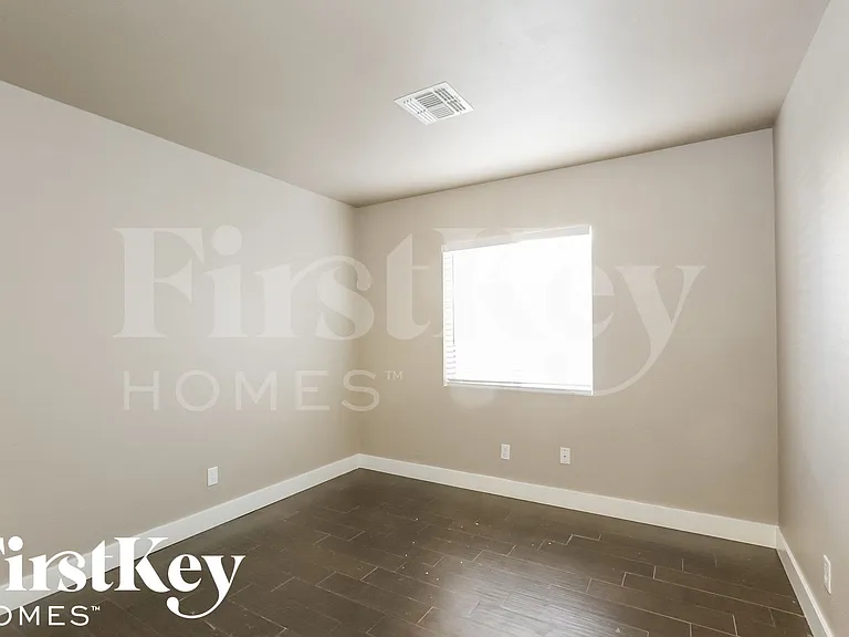 7366 W Jenan Dr — Photo 10