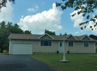 8 Scenic Cir, Rochester, NY 14624