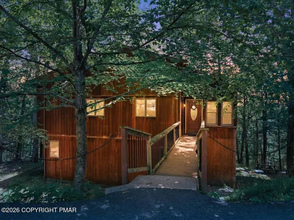 1076 Porter Dr, Bushkill, PA 18324