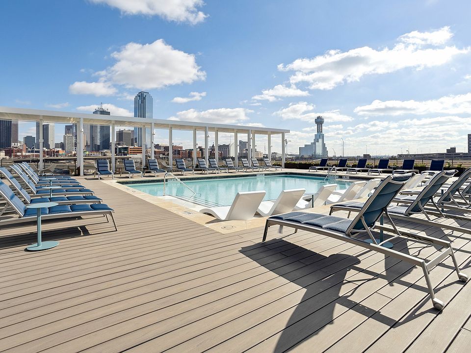 Rooftop Pool & Sundeck