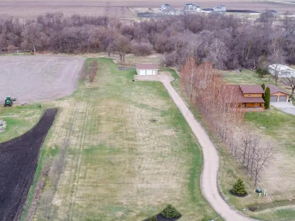7933 Brink Dr, Horace, ND 58047