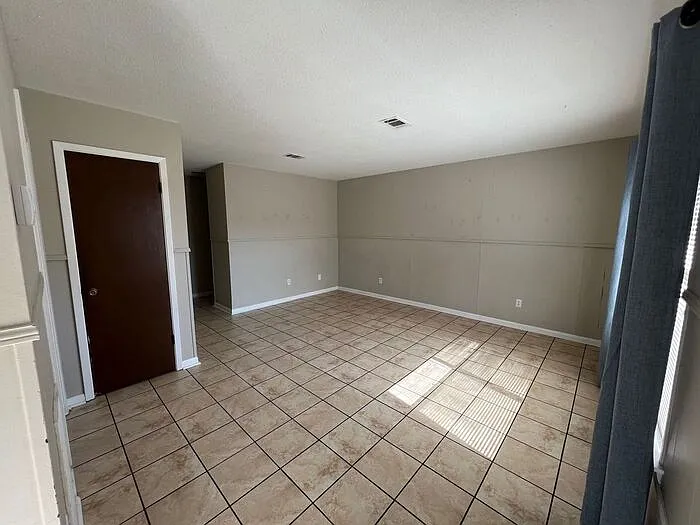 3402 Green Briar Ct — Photo 2