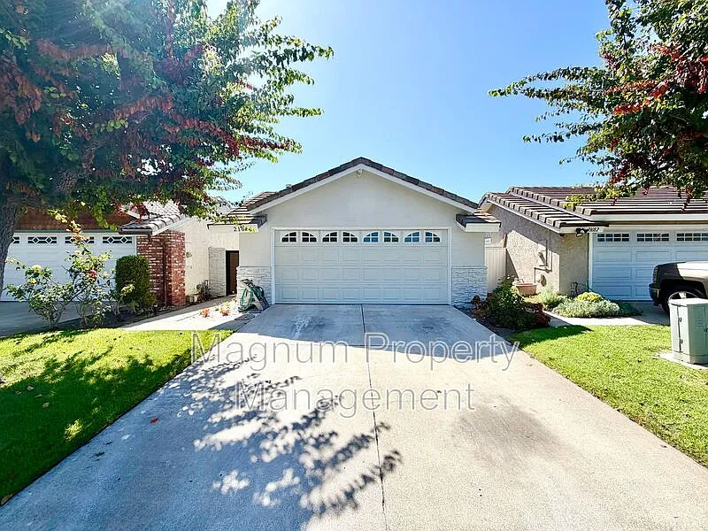 21676 Superior Ln