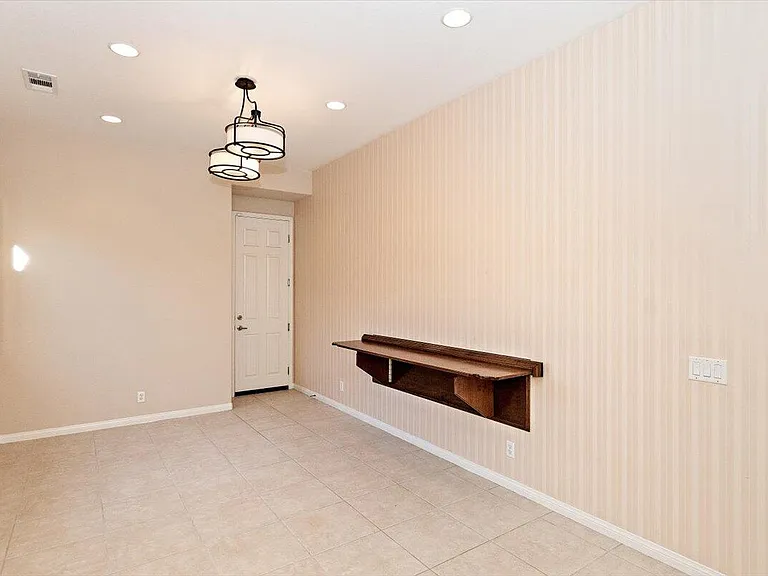 80215 Queensboro Dr #80215 — Photo 40