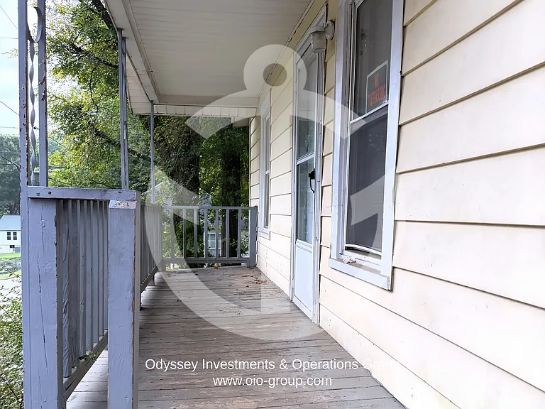 501 W Harrison Ave — Photo 2
