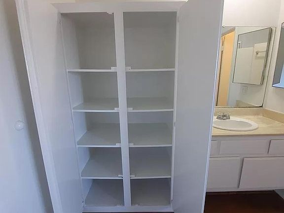 3rd image of 6128 Cahuenga Blvd APT 203