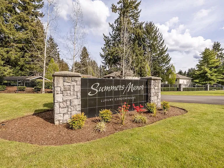 Summers Manor — Photo 8