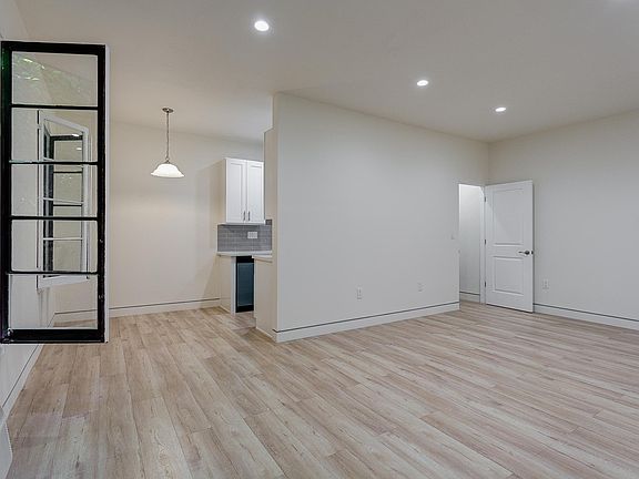 2nd image of 7223 Willoughby Ave APT 215
