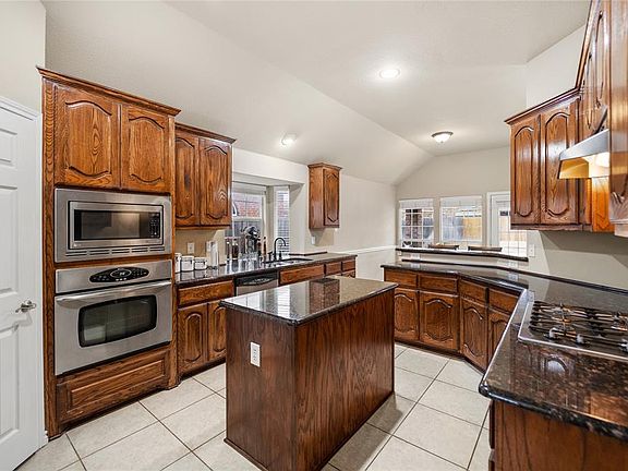 5th image of 205 Autumnwood Dr