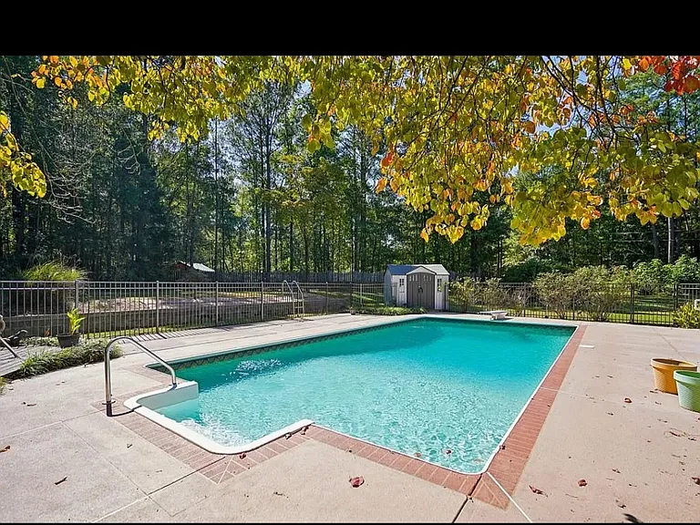 10 Fox Run Ln — Photo 3