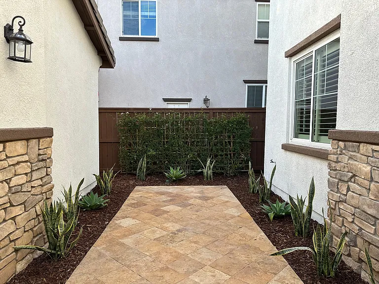 1523 Clifftop Ave — Photo 3