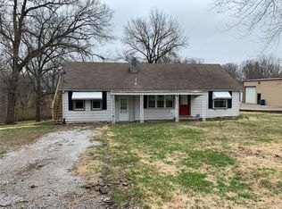 1627 Highland Dr, Independence, MO 64057
