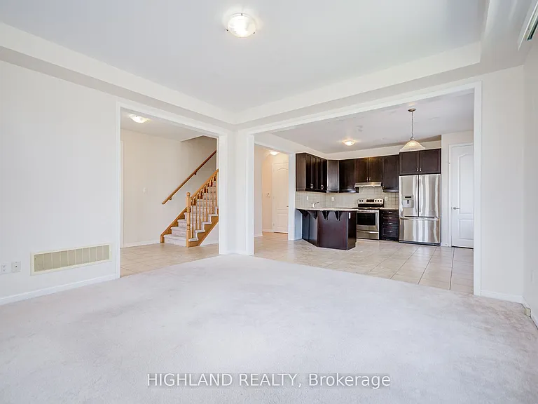 513 Tyrone Cres — Photo 8