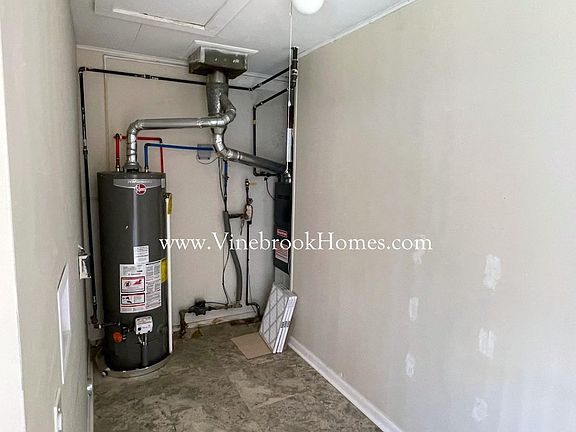 5th image of 208 Fitchland Dr
