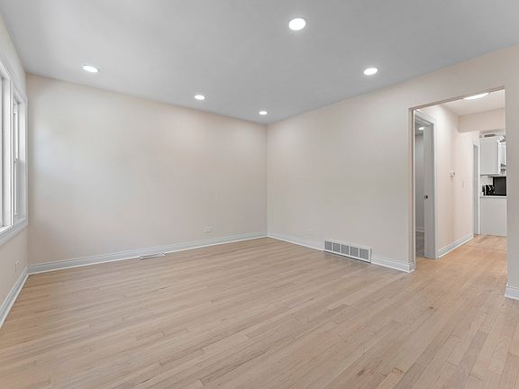 4th image of 932 N Ridgeway Ave