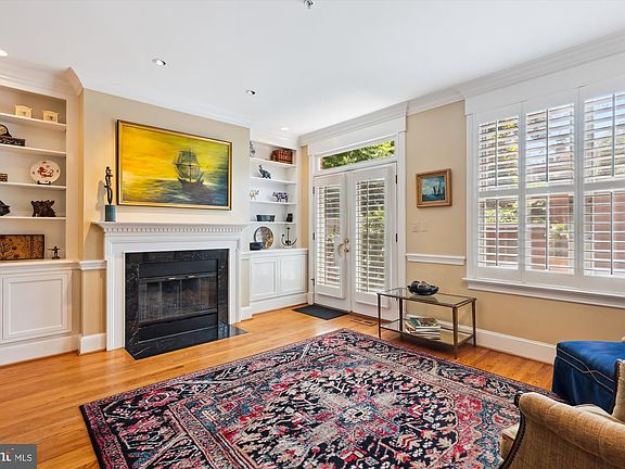4th image of 318 N Fairfax St