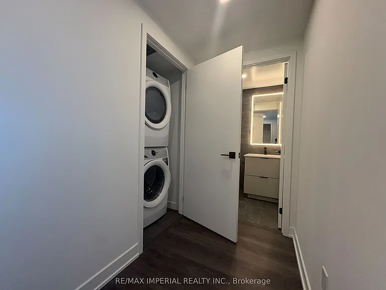 609 Sherbourne St #4210 — Photo 8