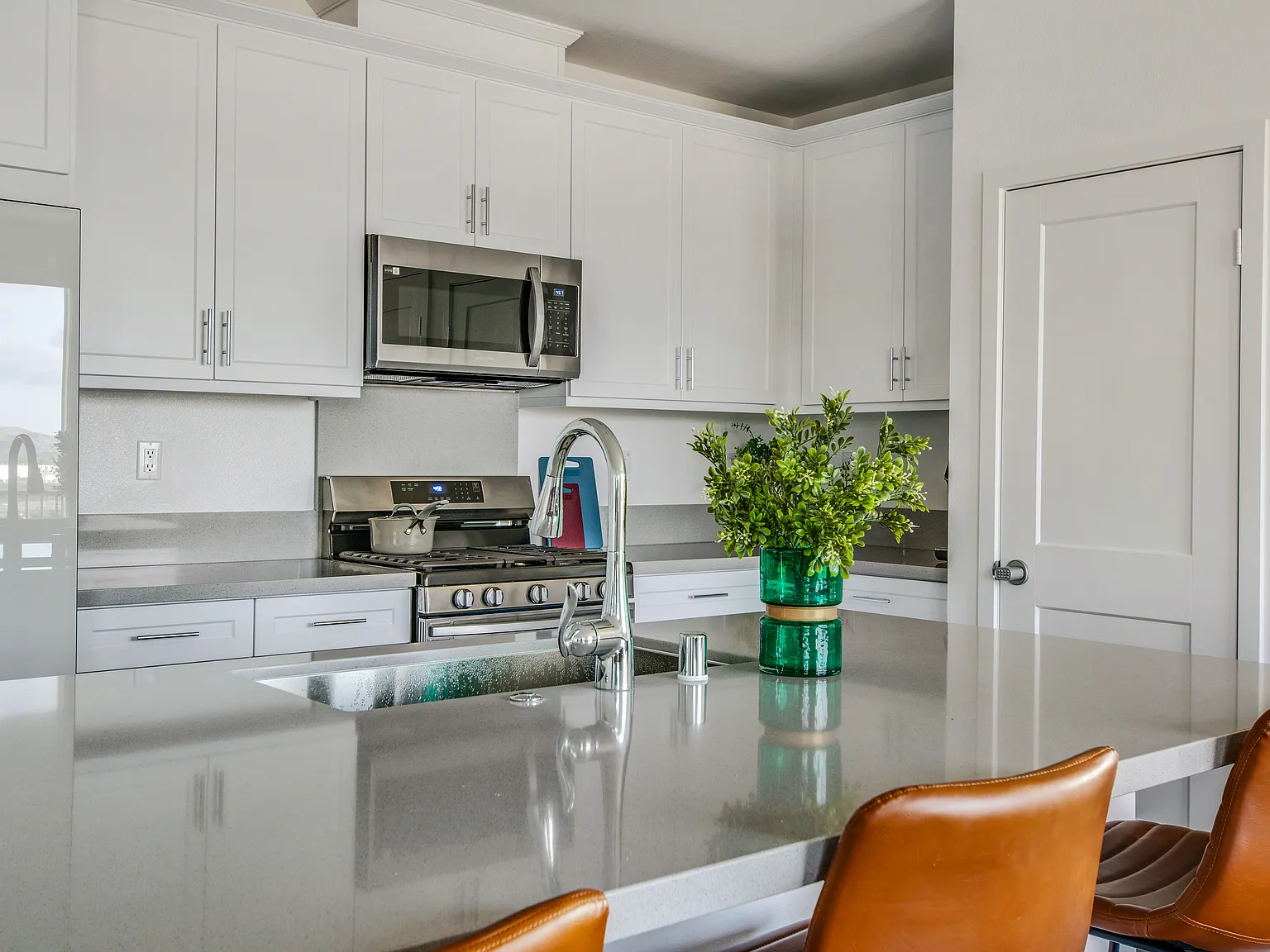 3 bed, 1581 sqft, $5,000 — Photo 3