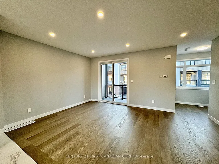 349 Southdale Rd E #26 — Photo 11