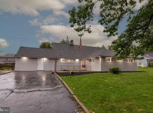 283 Snowball Dr, Levittown, PA 19056