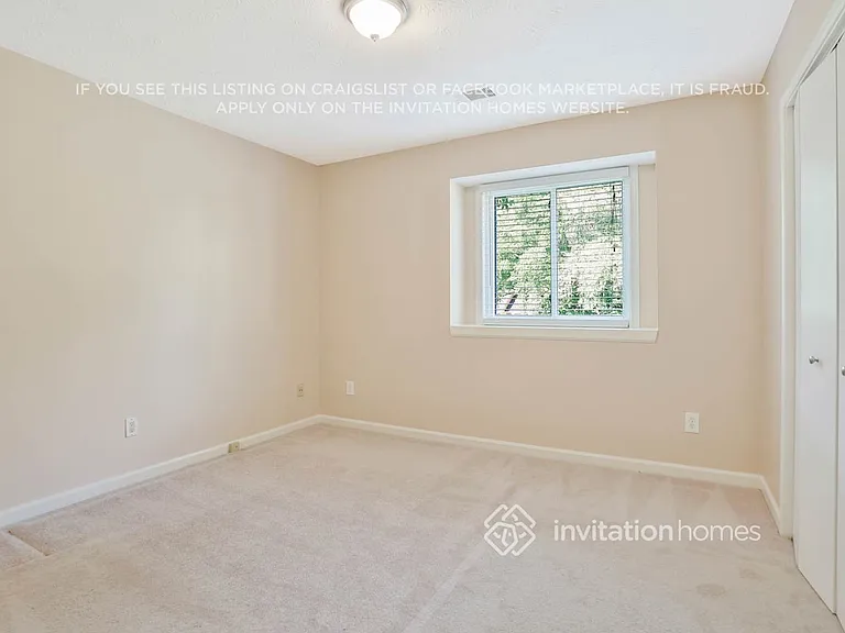 327 Mackinac Holw — Photo 11