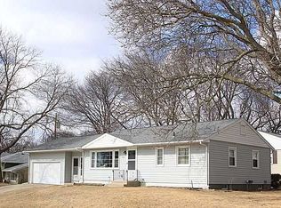 1396 40th St NE, Cedar Rapids, IA 52402