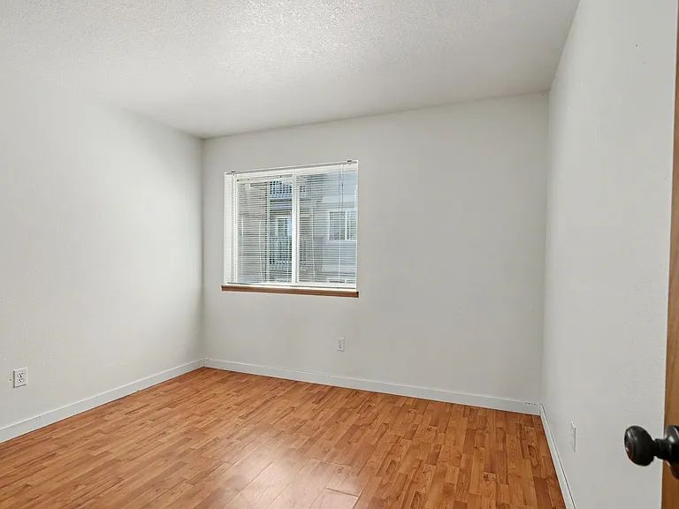 5260-5262 Springcrest Dr S — Photo 51