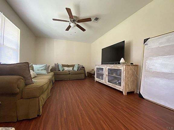 4th image of 8151 Untreiner Ave