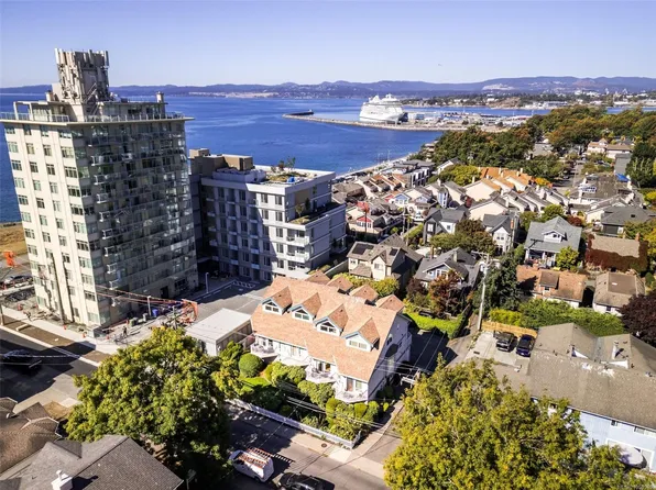 20 Menzies St #2, Victoria, BC V8V 2G2