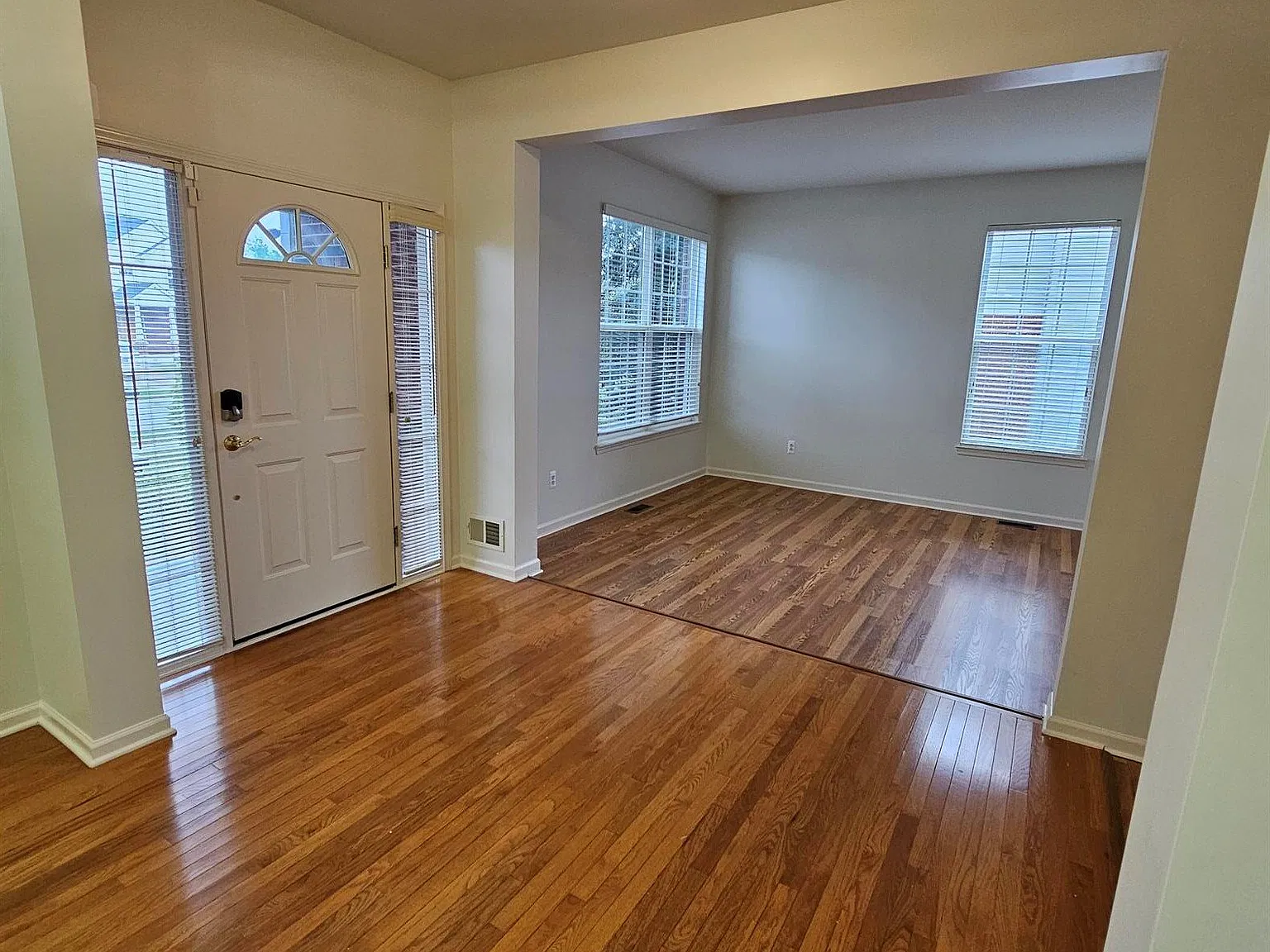 4 bed, 2.5 bath, 3276 sqft, $2,995 — Photo 4