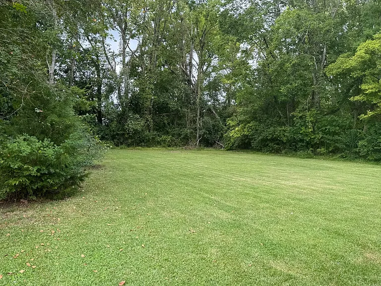 2434 Oxford Dr — Photo 36