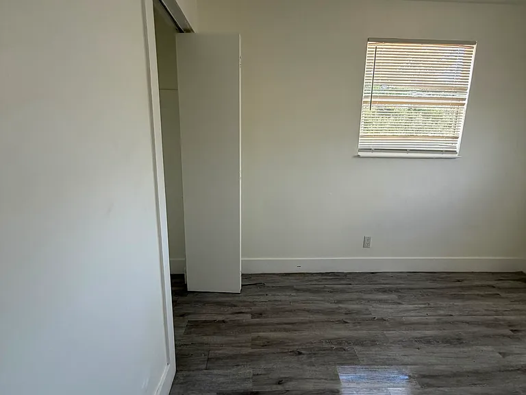 1033 NW 3rd Ave #1 — Photo 8