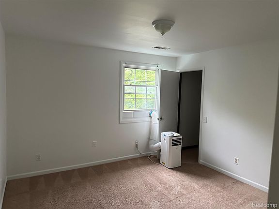 3rd image of 744 E Sibley St