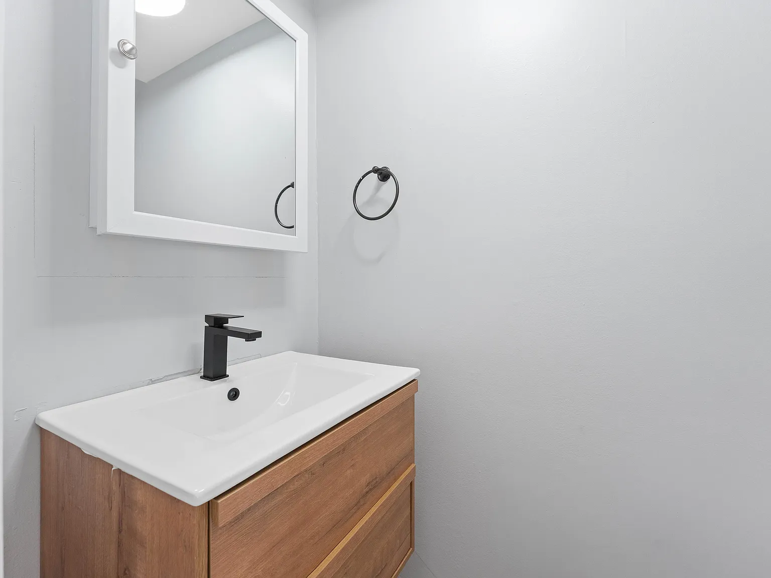 2 bed, 1.5 bath, 1350 sqft, $2,450 — Photo 3