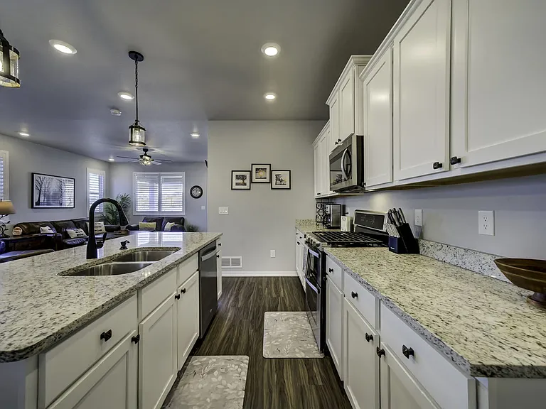 The perfect kitchen for your monthly stay.