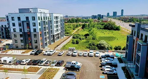 95 Dundas St W Photo 1