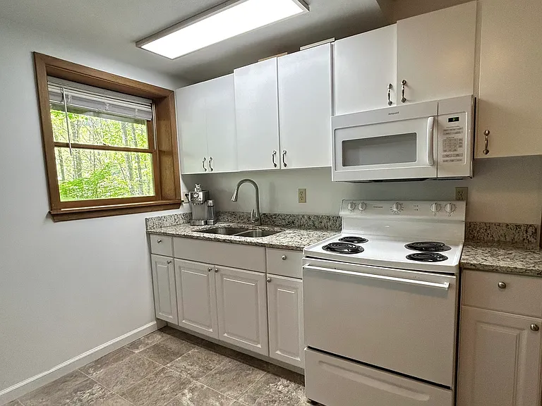240 Rose Ln — Photo 43
