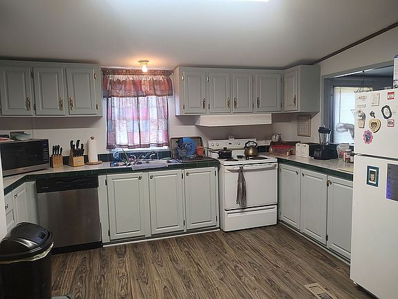 3rd image of 108 Debbie Ln