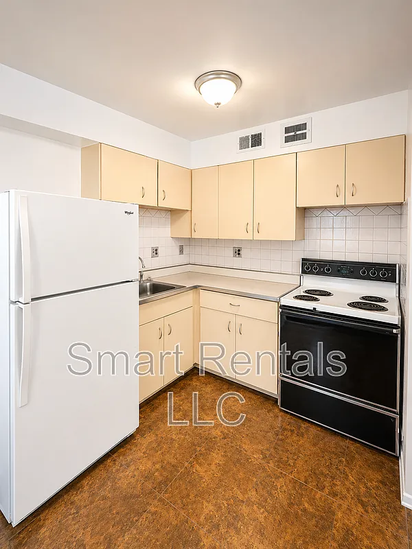 1 bed, 1.0 bath, 670 sqft, $599 — Photo 2