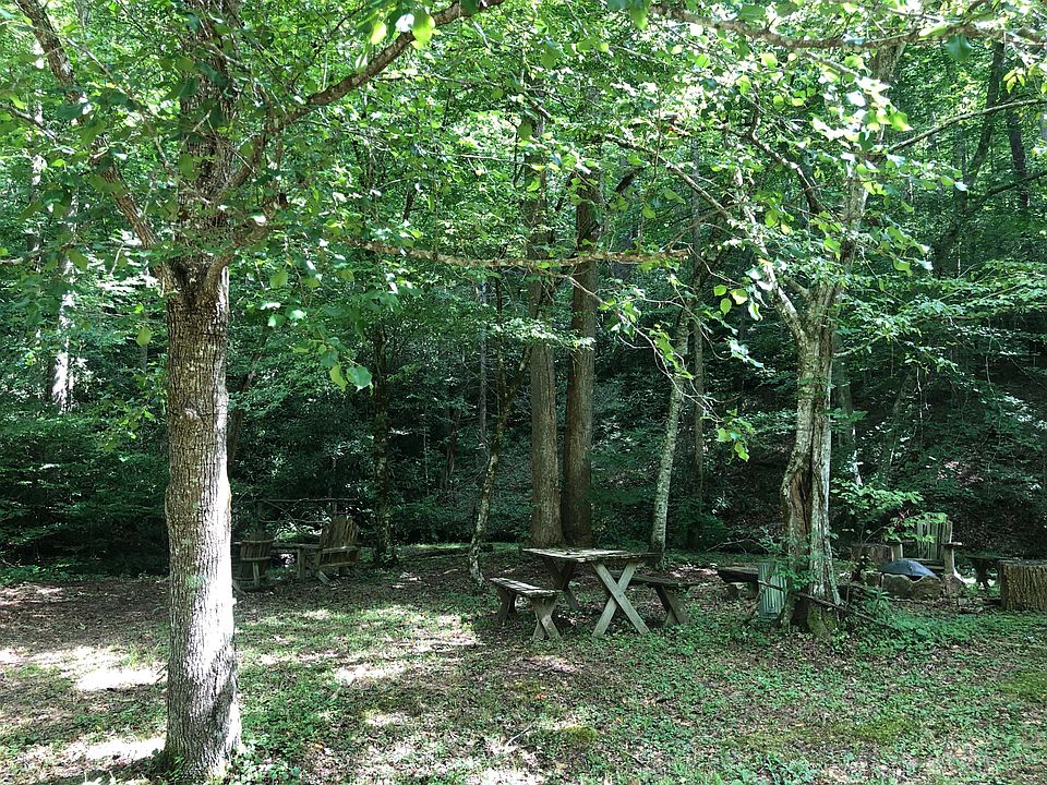 2nd image of 1805 Waters End Rd