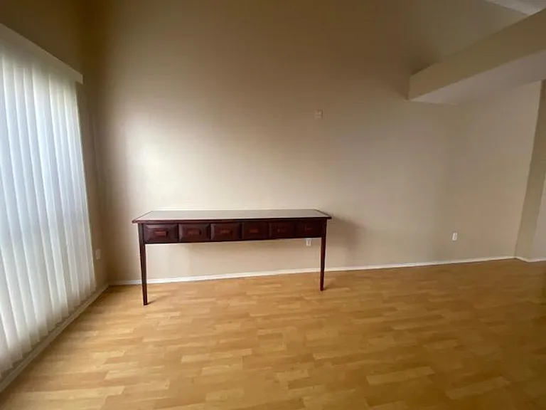 1249 E Laurel Ave — Photo 15