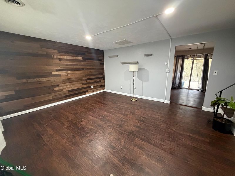 5th image of 752 7th Avenue