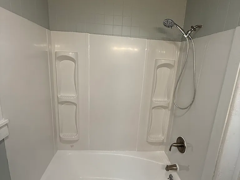 5609 Hollytree Dr — Photo 13