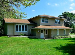 1253 Violet Ln, Batavia, IL 60510