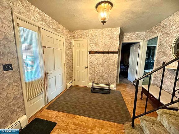 3rd image of 402 N Van Buren Ave
