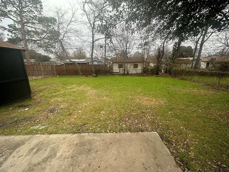 1st image of 407 E Lilly Ln