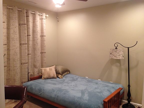 bedroom - very comfy queen bed